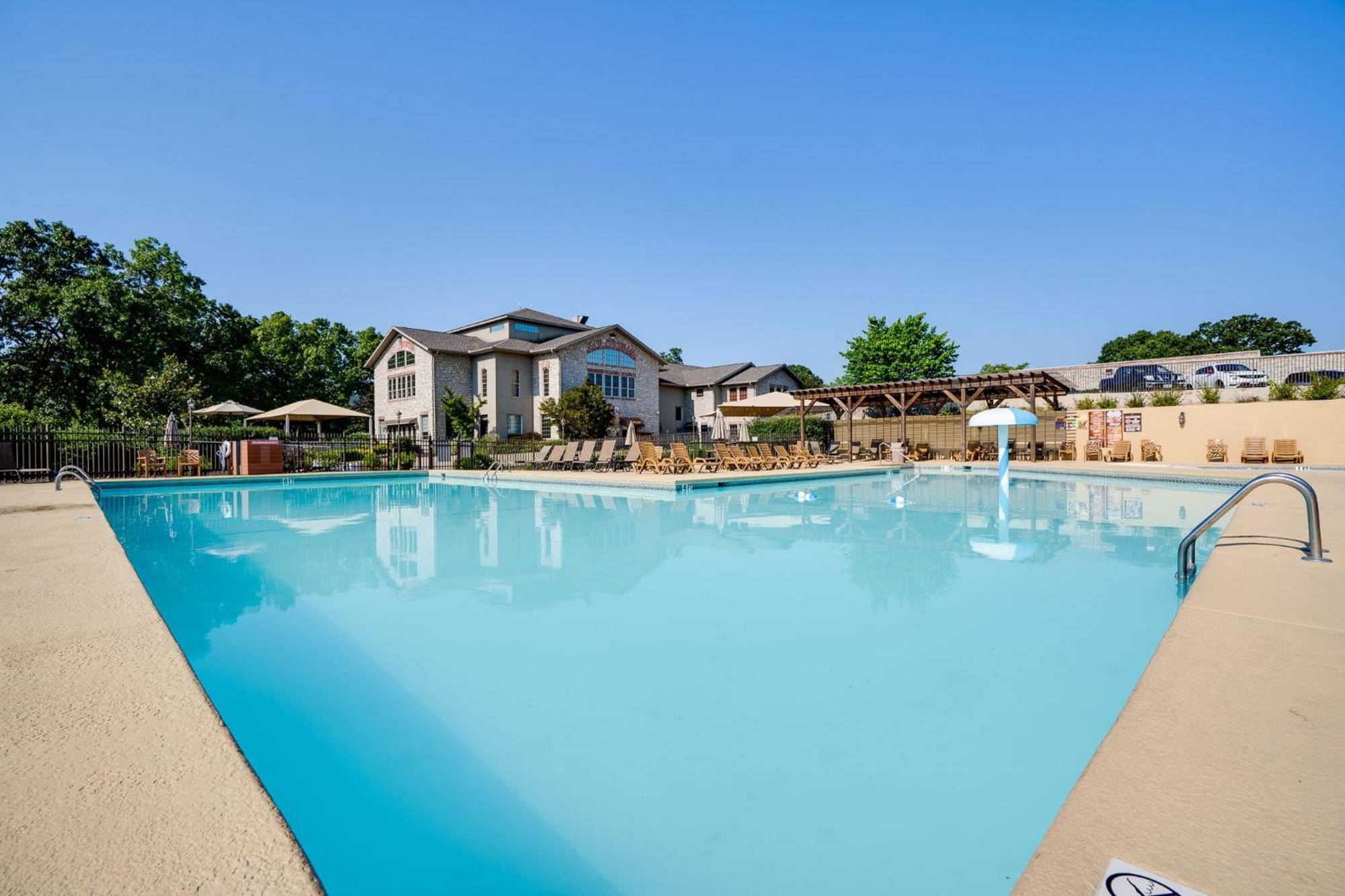 Elegant Lakeside Retreat In Branson Luaran gambar