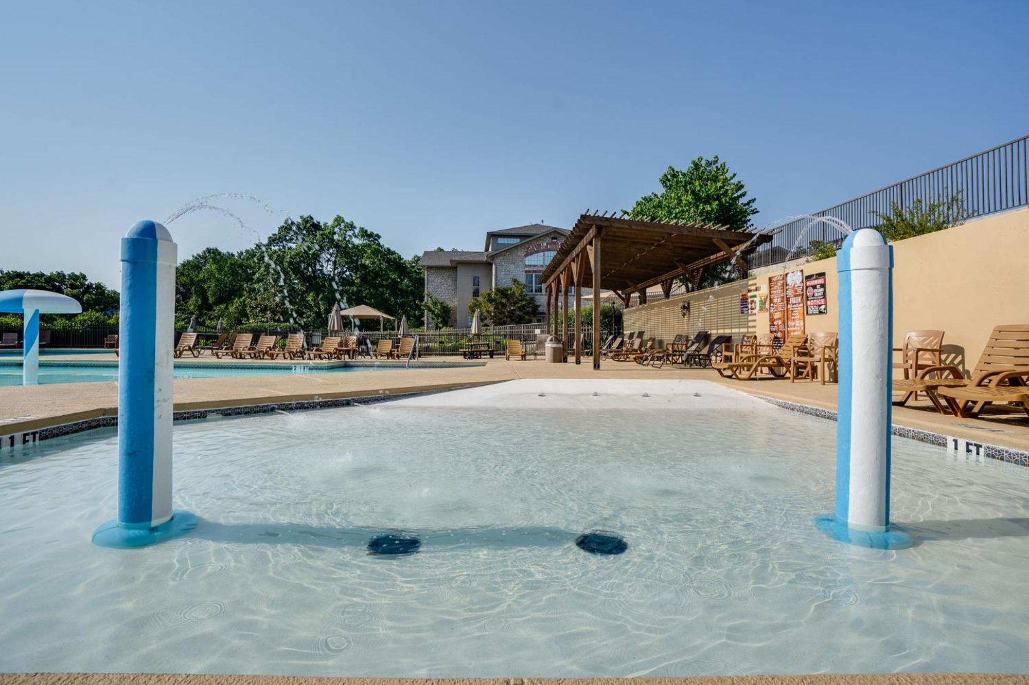 Elegant Lakeside Retreat In Branson Luaran gambar
