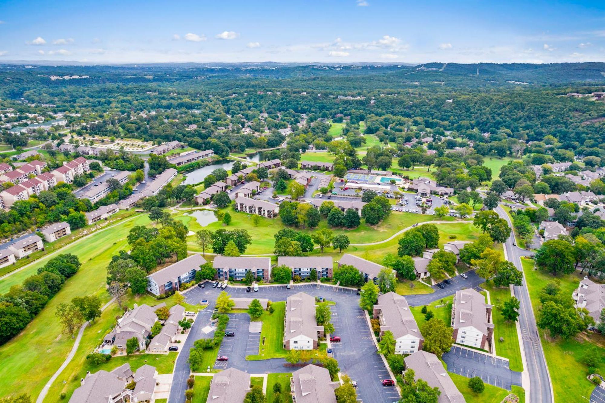 Elegant Lakeside Retreat In Branson Luaran gambar