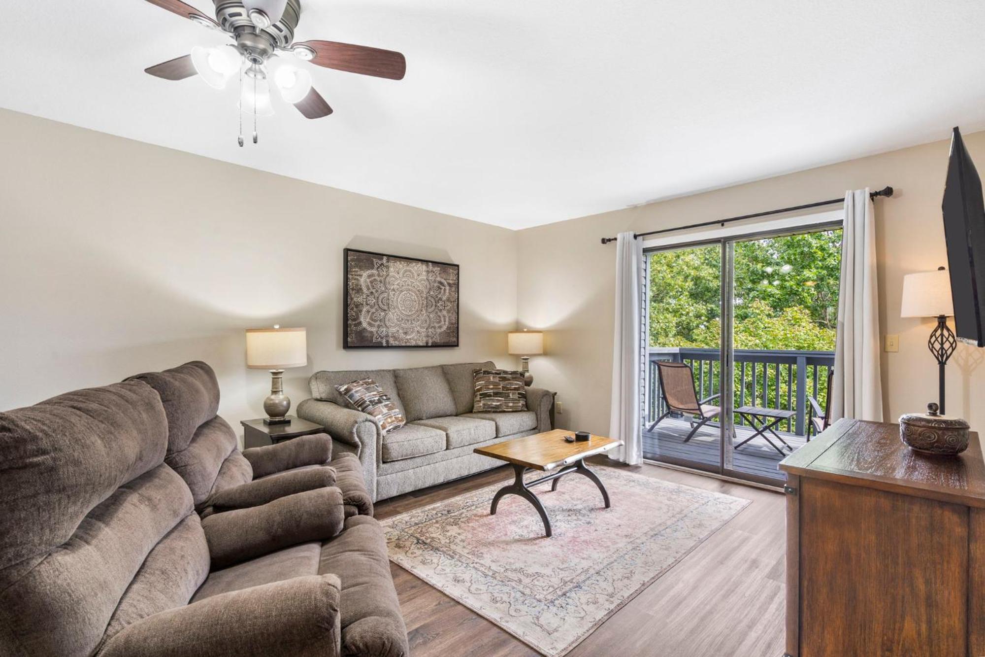 Elegant Lakeside Retreat In Branson Luaran gambar